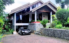 Holidayhome Alam Cipanas Puncak